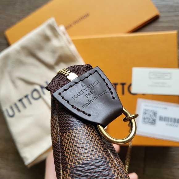 Louis Vuitton Mini Pochette Damier Ebene (Made in France) - Picture 13 of 13